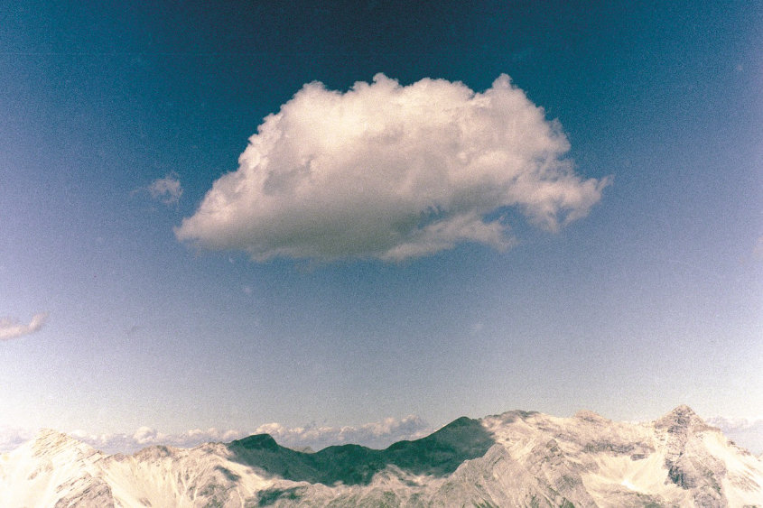 cumulus humilis / 2022 / farbfotografie, kleinbild / 50 x 70 cm auf alu-dibond